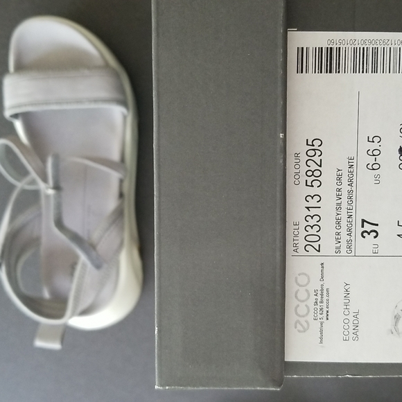 NWT Ecco Chunky Sandles in Silver Grey